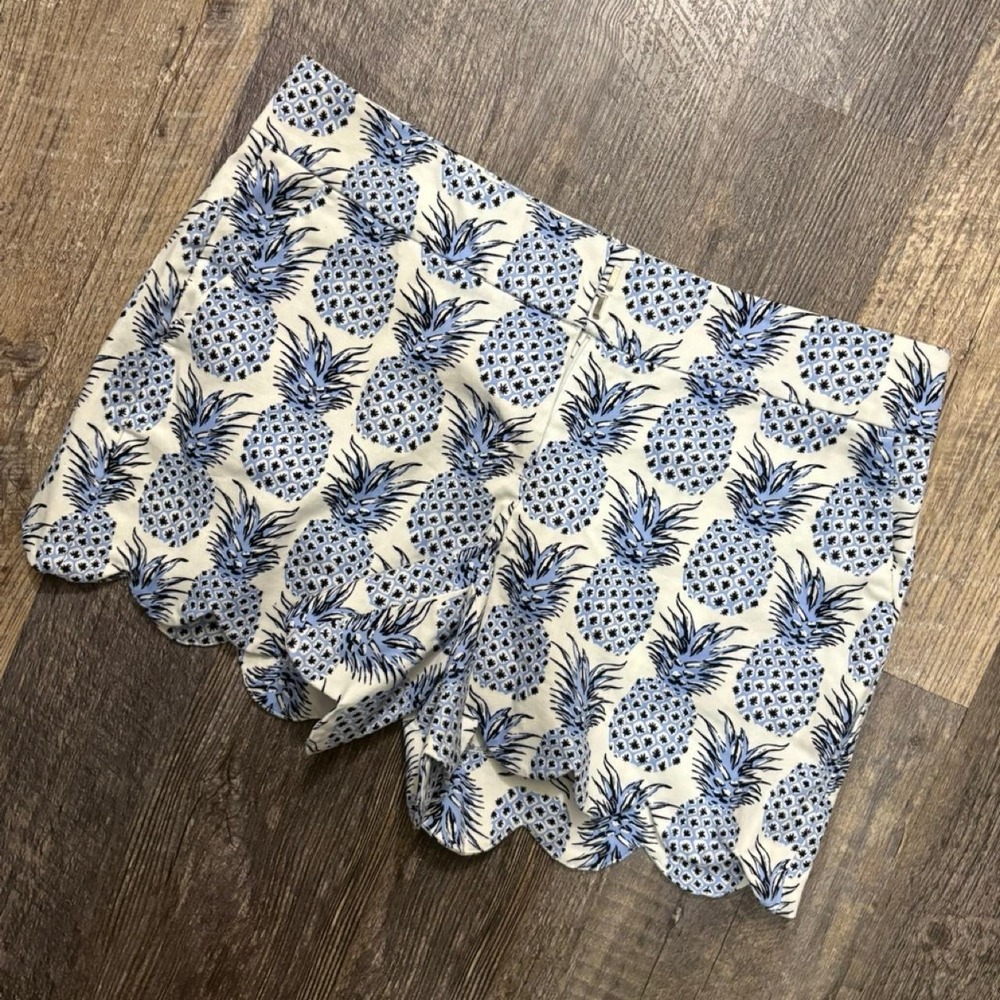 Crown & Ivy‎ size 2 Blue and white pineapple print shorts